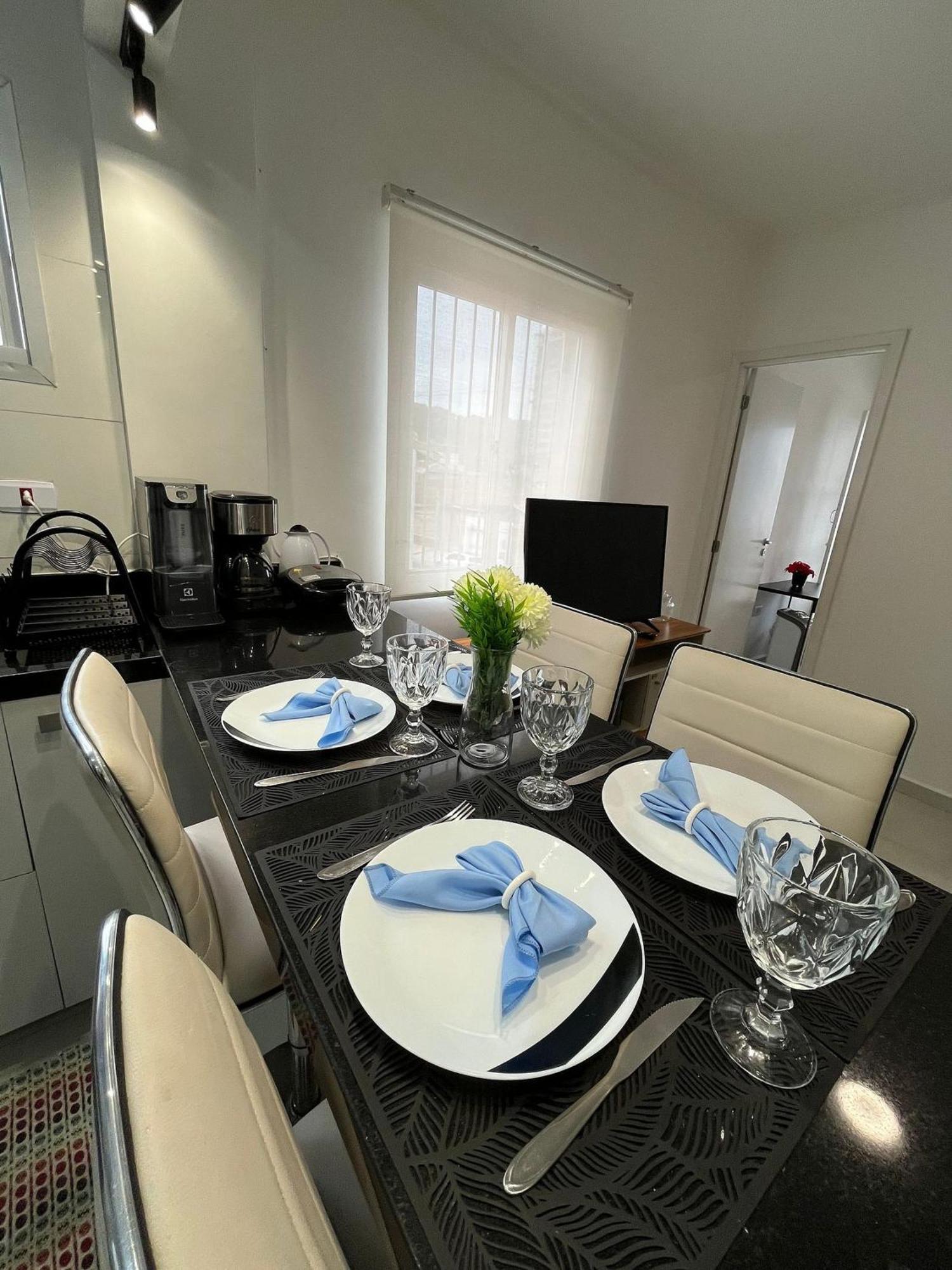 Canto Forte- Suite C/Varanda - Ate 5 Hospedes- Garagem - Wi Fi E 200 Metros Da Praia, 50 Metros Da Av Gastronomica Da Pg Πράια Γκράντε Εξωτερικό φωτογραφία